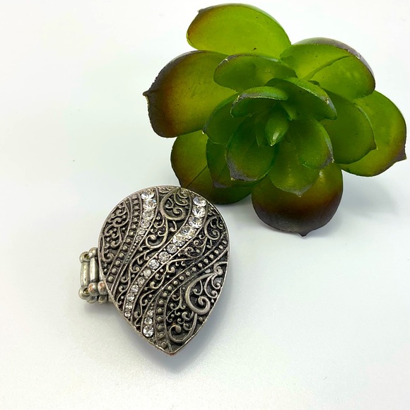 Vintage Gothic Ring Clear Crystals & Mystical Swirls Stretch Ring, Celtic Nordic - Picture 7 of 13